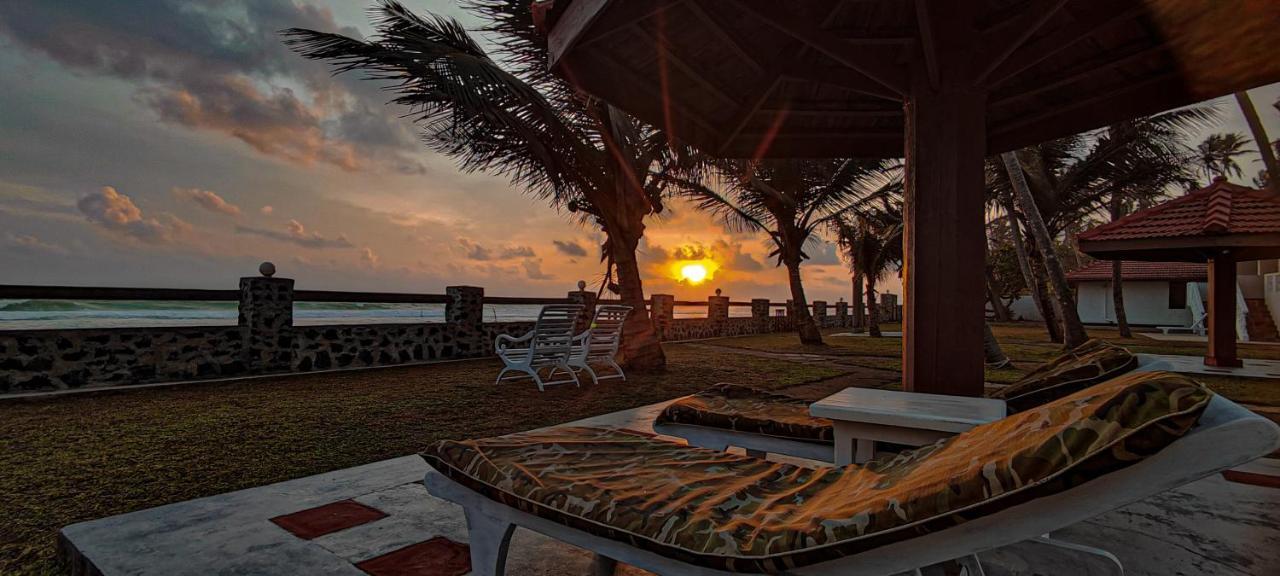 Nu-Vin Beach Hotel Ahangama Exterior photo
