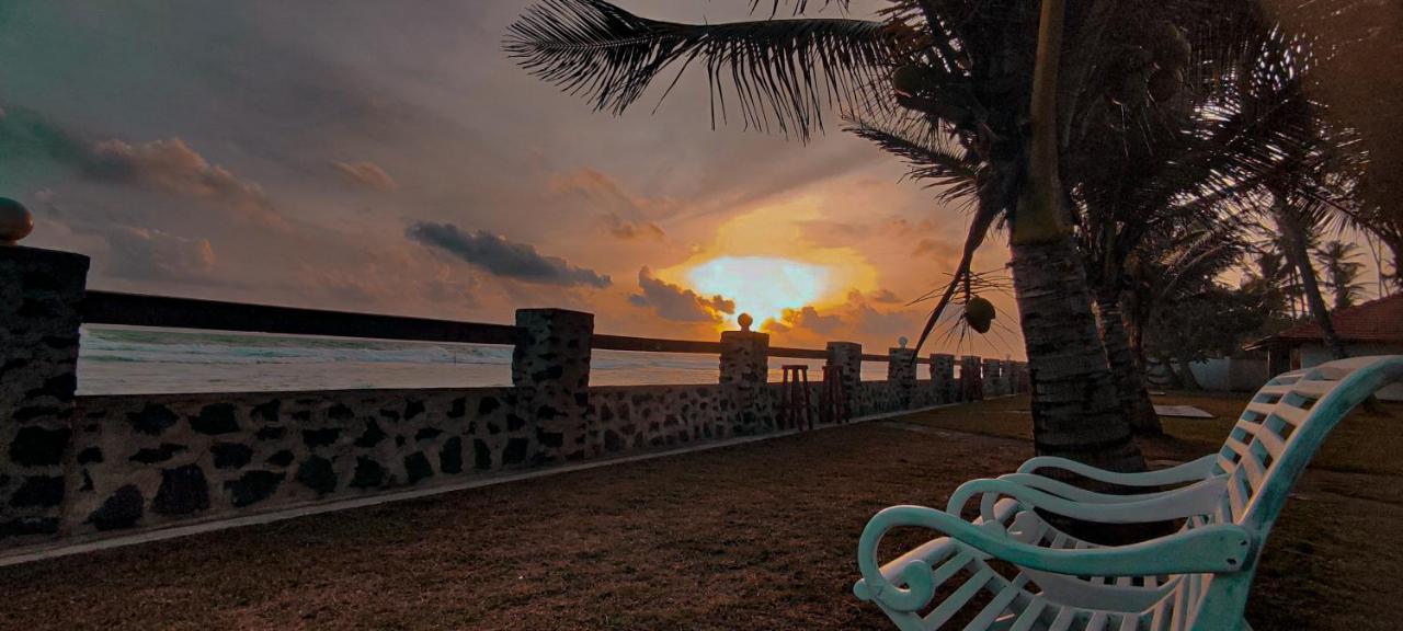 Nu-Vin Beach Hotel Ahangama Exterior photo